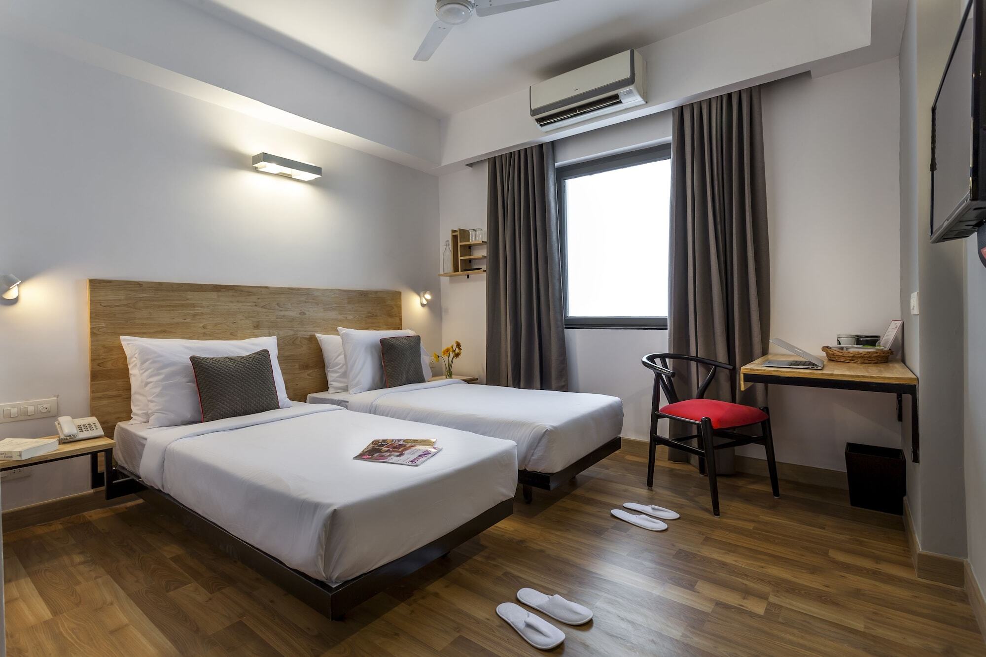 Super Townhouse Mg Road Pune Exterior foto